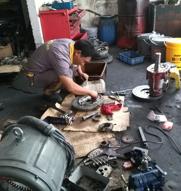 螺桿空壓機(jī)1.jpg 螺桿空壓機(jī)1.jpg